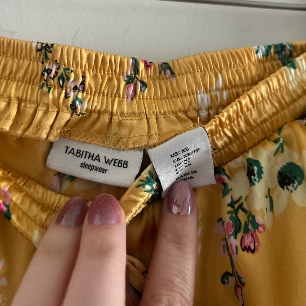 Yellow Floral & Lace Coquette Satin Sleep Shorts w/ Pockets Sz XS - Picture 4 of 4